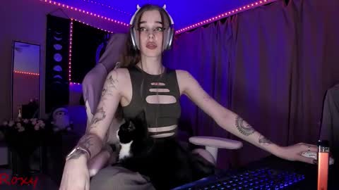 Roxy online show from March 25, 7:20 pm