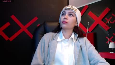 Yuyi online show from March 10, 11:01 am