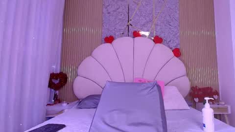 Aisha online show from February 9, 11:58 am