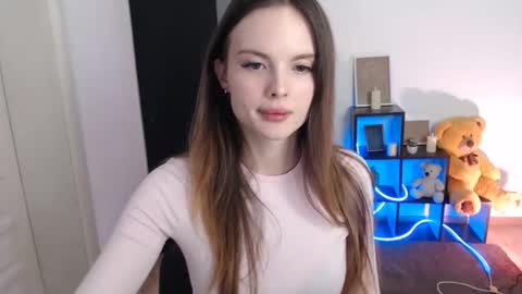 a_ariella_ online show from October 30, 1:33 pm