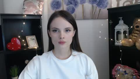 a_ariella_ online show from September 24, 12:34 pm