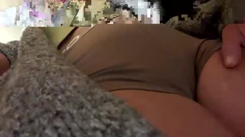 Snapshot of a_rae93 chatting on October 16, 10:48 am a_rae93 online show from October 16, 10:48 am