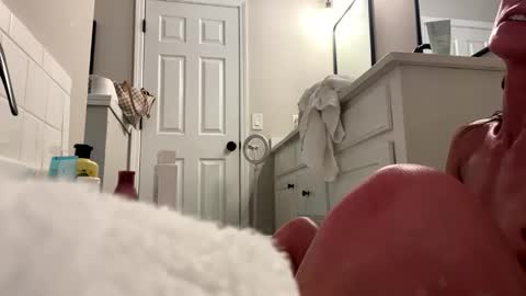 Snapshot of a_rae93 chatting on October 3, 12:31 am a_rae93 online show from October 3, 12:31 am