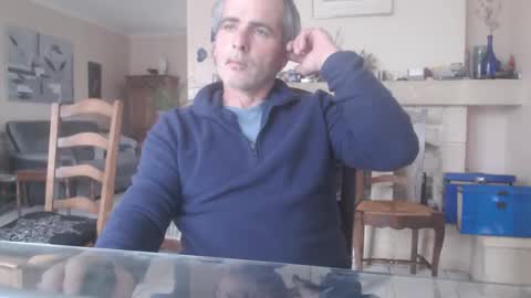 Snapshot of aalex1717 chatting on October 19, 7:02 am Aalex1717 online show from October 19, 7:02 am