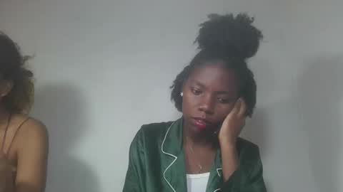 aangevelo online show from November 1, 7:02 pm