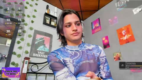 Snapshot of aaron_darkus chatting on December 18, 5:31 pm Aaron online show from December 18, 5:31 pm