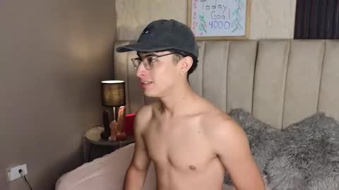 Aaron Ezequiel online show from January 12, 9:33 pm