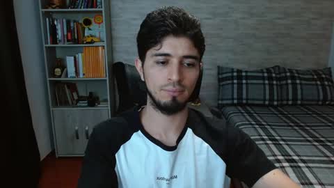 Aaron online show from October 3, 8:39 pm