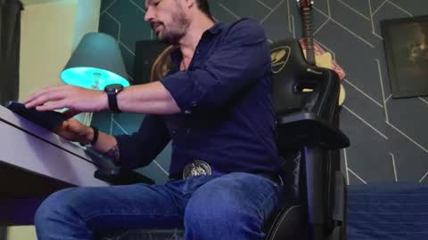 Aaron online show from March 14, 5:44 am