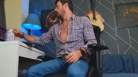 Snapshot of aaronbomer chatting on September 29, 12:26 pm Aaron online show from September 29, 12:26 pm