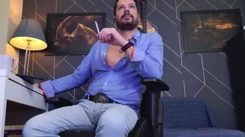 Aaron online show from November 11, 6:37 am