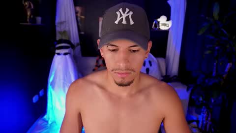 AARON  online show from October 5, 12:35 pm