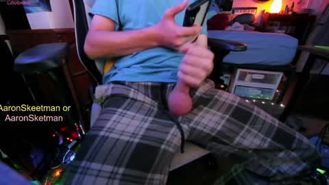 Aaron Skeetman online show from December 21, 2:25 pm