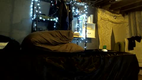 aarontthunder online show from December 14, 4:12 am