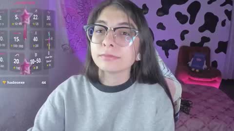 Snapshot of abbie_senjen chatting on September 24, 4:30 am April online show from September 24, 4:30 am