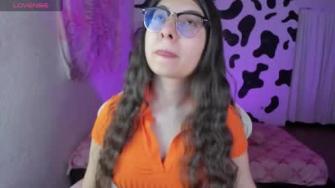 Snapshot of abbie_senjen chatting on September 29, 4:44 am April online show from September 29, 4:44 am