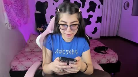 Snapshot of abbie_senjen chatting on September 14, 12:24 am April online show from September 14, 12:24 am