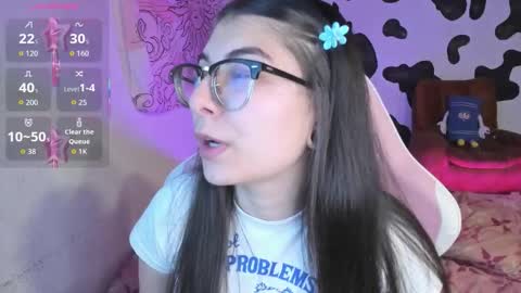 Snapshot of abbie_senjen chatting on October 14, 5:54 am April online show from October 14, 5:54 am