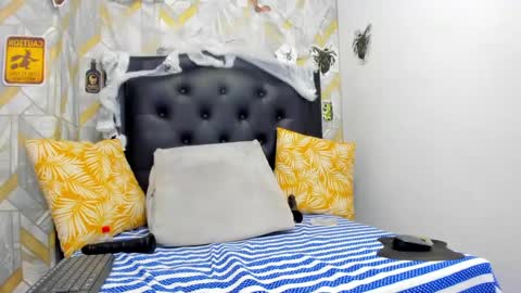 Snapshot of abby_sex18 chatting on October 11, 11:59 am abby_sex18 online show from October 11, 11:59 am