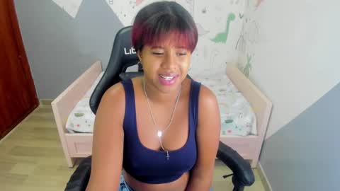Snapshot of abby_t_ chatting on March 11, 6:52 am abby online show from March 11, 6:52 am