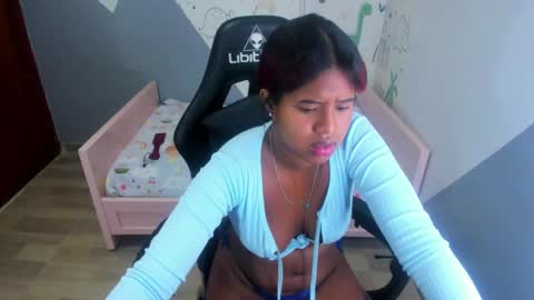 Snapshot of abby_t_ chatting on March 8, 6:43 am abby online show from March 8, 6:43 am