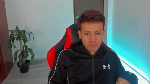 Independence model AbelAsburgo online show from January 6, 9:30 pm