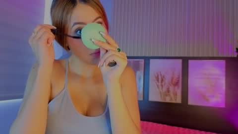 Abella online show from September 19, 2:32 pm