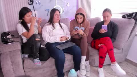 abella_as_ online show from March 9, 1:59 pm