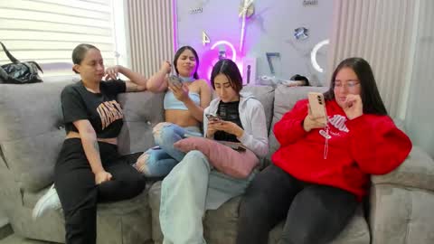 abella_as_ online show from March 12, 2:21 pm