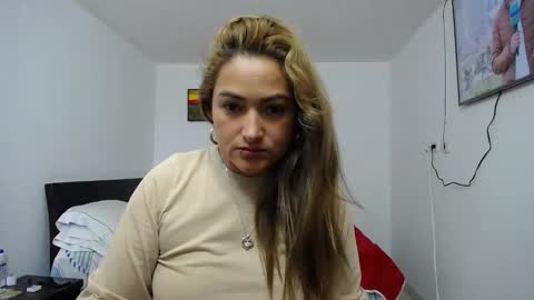 Snapshot of abie_spicy_ chatting on October 20, 1:27 pm ximena online show from October 20, 1:27 pm
