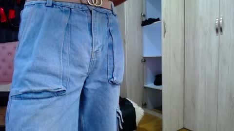 Snapshot of abigail_f00x chatting on October 13, 12:40 pm Abigail online show from October 13, 12:40 pm