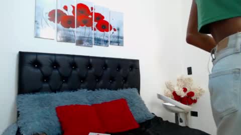 Abigail online show from November 18, 12:30 pm