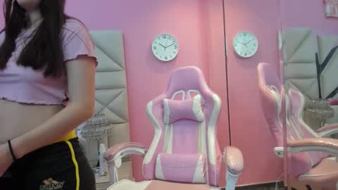 milk girl online show from November 30, 12:45 pm