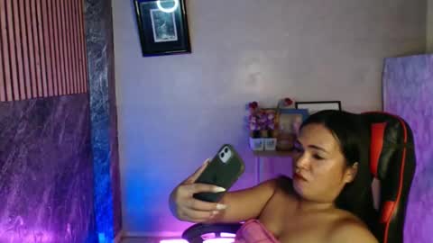 Snapshot of abigail_vergara chatting on October 19, 1:05 pm abigail_vergara online show from October 19, 1:05 pm