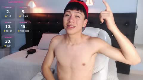 abraham_horny18 online show from October 13, 8:44 pm