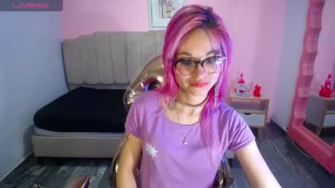 Snapshot of abril_ch_ chatting on October 20, 10:42 am abril_ch_ online show from October 20, 10:42 am