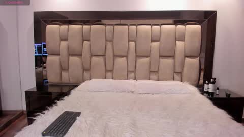 Snapshot of abril_cooper11 chatting on October 5, 10:39 pm abril_cooper11 online show from October 5, 10:39 pm