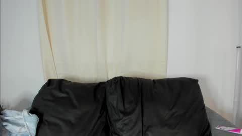 Snapshot of abril_jones10 chatting on February 26, 2:08 am Abril jones online show from February 26, 2:08 am
