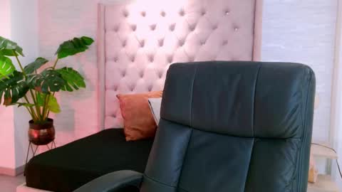 Snapshot of abrill_cute chatting on September 21, 1:20 am abrill_cute online show from September 21, 1:20 am