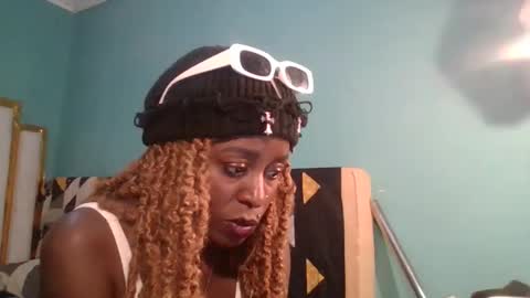 Snapshot of acadiah chatting on October 19, 12:59 am Cadih online show from October 19, 12:59 am