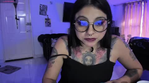 Snapshot of acid_alice666 chatting on January 18, 9:45 pm Alice online show from January 18, 9:45 pm