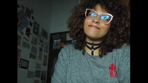 Snapshot of ada_gales_ chatting on February 6, 5:25 am Isa online show from February 6, 5:25 am