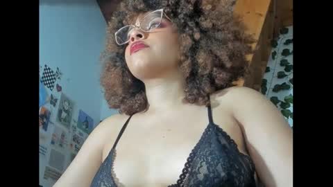 Snapshot of ada_gales_ chatting on February 28, 12:32 am Isa online show from February 28, 12:32 am