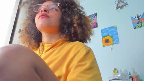 Snapshot of ada_gales_ chatting on September 25, 4:52 am Isa online show from September 25, 4:52 am