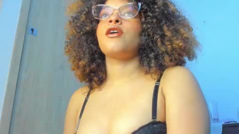 Snapshot of ada_gales_ chatting on October 2, 4:11 am Isa online show from October 2, 4:11 am