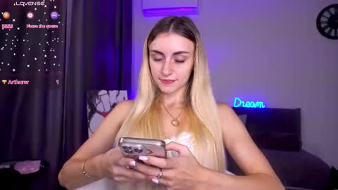 Snapshot of adalin_moore chatting on September 23, 9:21 pm Ada online show from September 23, 9:21 pm