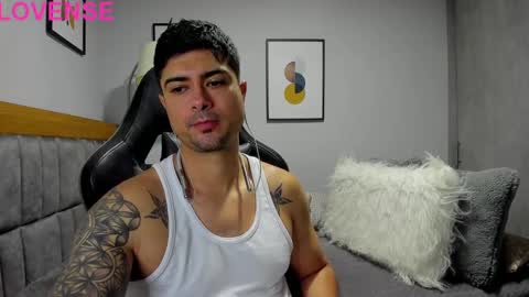 Snapshot of adam_clarke chatting on October 15, 10:05 am adam clarke online show from October 15, 10:05 am