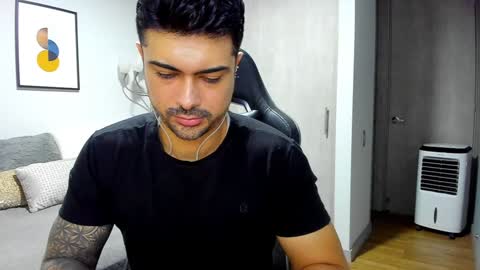 Snapshot of adam_clarke chatting on February 3, 11:36 pm adam clarke online show from February 3, 11:36 pm