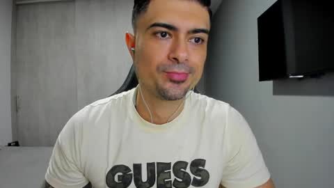 Snapshot of adam_clarke chatting on February 20, 2:02 pm adam clarke online show from February 20, 2:02 pm