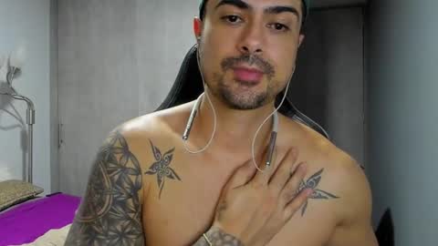 Snapshot of adam_clarke chatting on February 1, 9:32 am adam clarke online show from February 1, 9:32 am